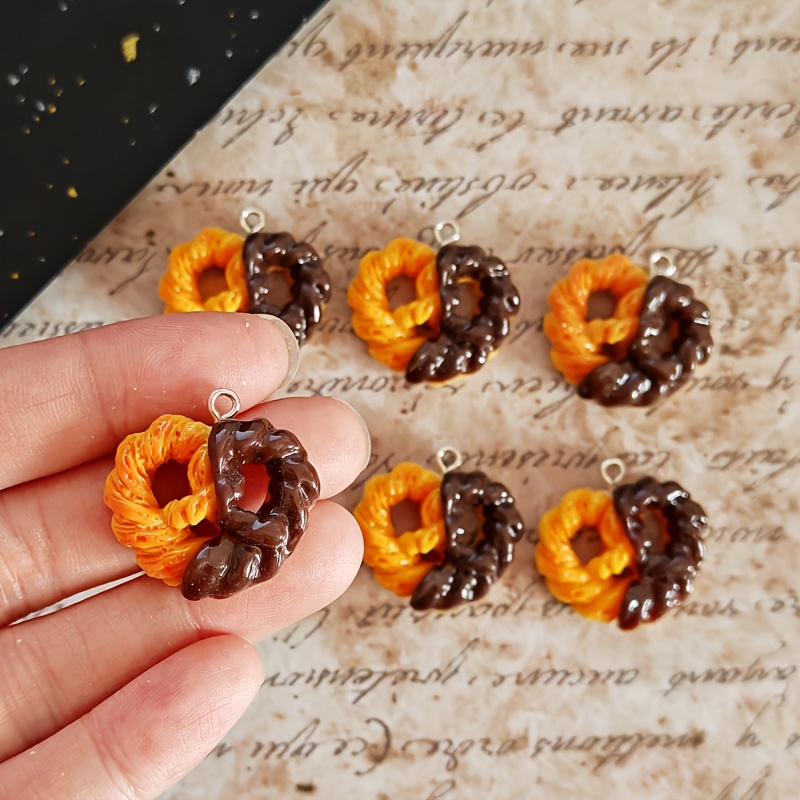 Resin Art Keychain - 6Pcs Simulation Heart Chocolate Resin Charms